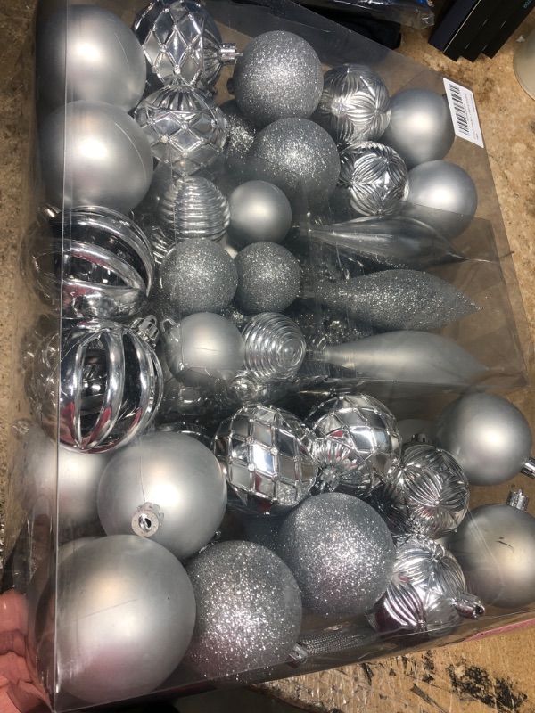 Photo 2 of **NEW**  81PCS Christmas Balls Tree Ornament Set?Assorted Christmas Tree Ball,Shatterproof Assorted Hanging Decorations in a Gift Package,Glitter Snowflake and Ball for Xmas Tree Holiday Wedding Party(Silver) 81pcs-silver