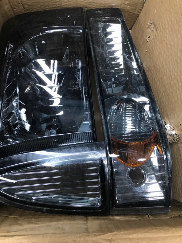 Photo 2 of DNA MOTORING HL-OH-F99SD4P-SM-AM Smoke Lens Amber Headlights Replacement For 99-04 F250 F350 F450 F550 SD Smoked Lens Amber Corner