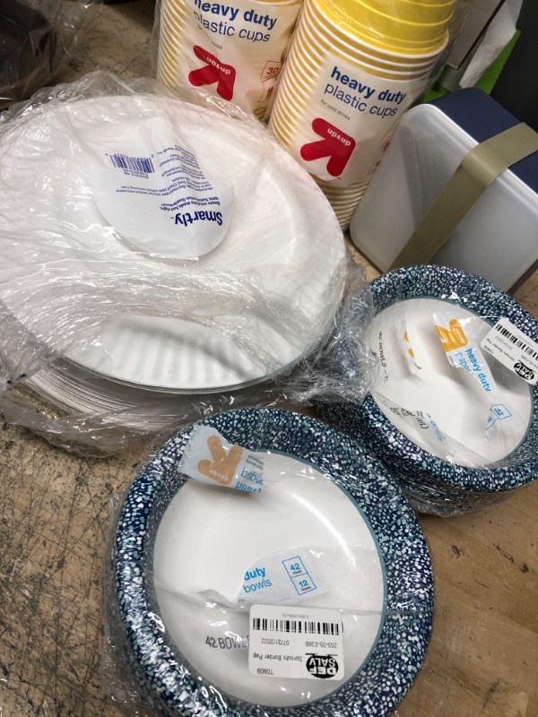 Photo 1 of **bowls and paper plates package is torn open***
disposible bowls and paper plates,plastic cups, and reusable food box