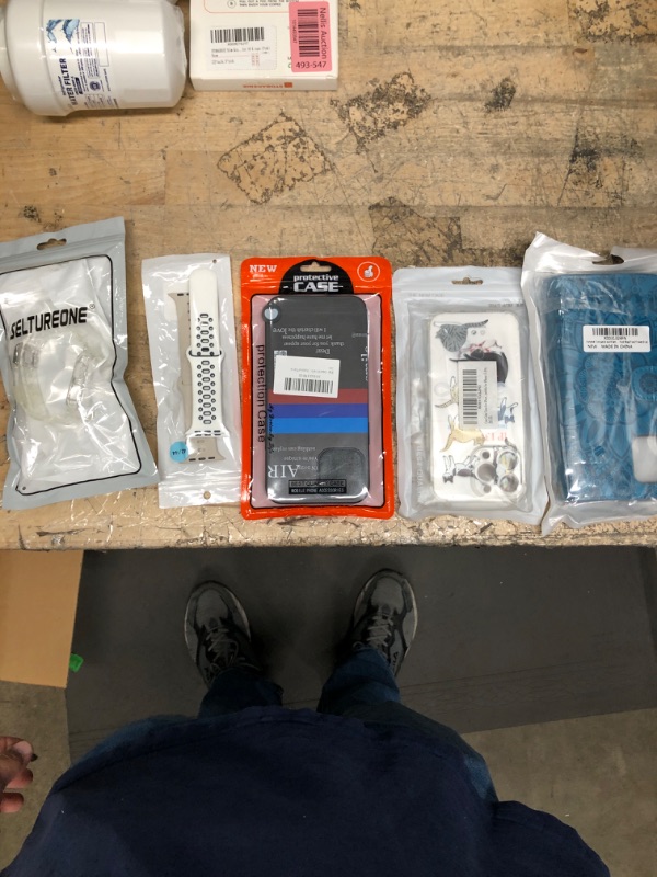 Photo 1 of BUNDLE OF 5 TECH ACCESSORIES