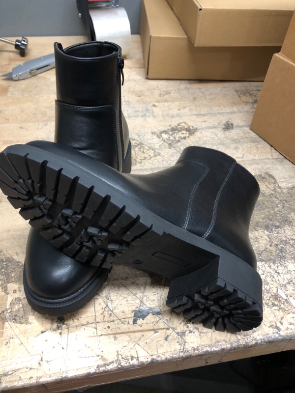 Photo 2 of  Zip-Up Lug sole Rain Boot