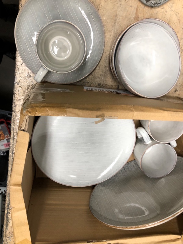 Photo 1 of 11 pieces of a dish set : 4 large plates, 3 mugs, 3 bowls, and 1 small plate