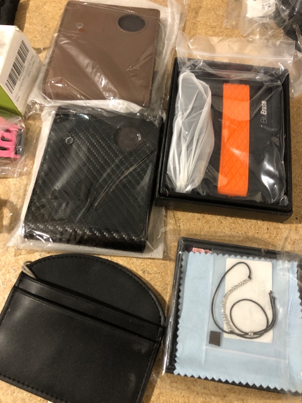 Photo 1 of Accessory bundle
Sunglasses 
Wallets 
Jewelry 