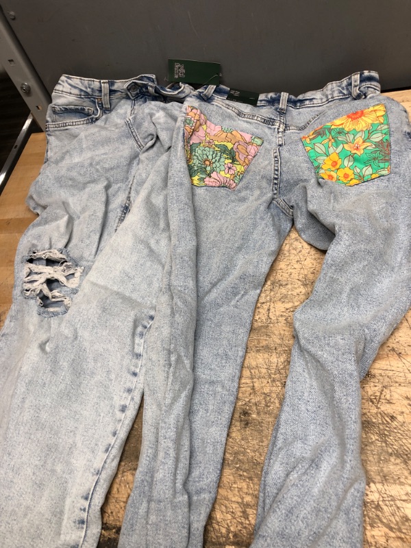 Photo 1 of 2 PAIRS OF JEANS 