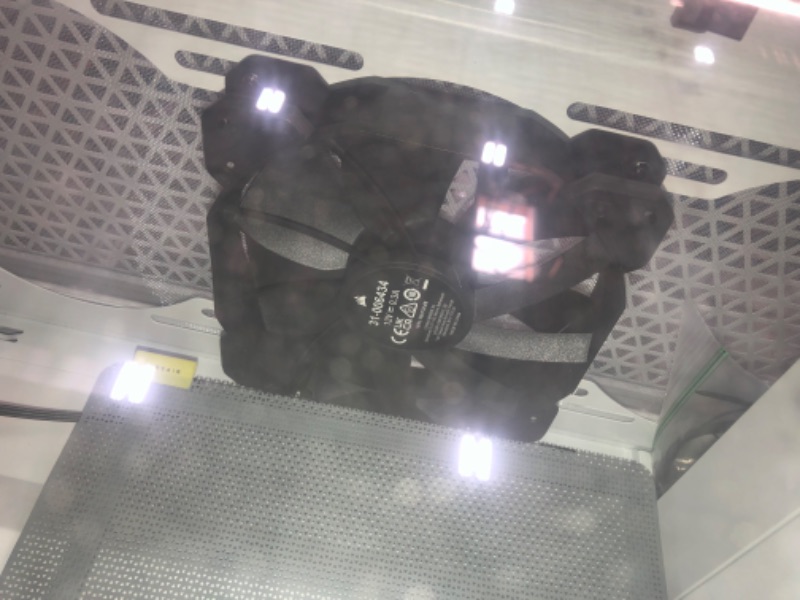 Photo 1 of Corsair 4000D Airflow White Steel / Plastic / Tempered Glass ATX Mid Tower Computer Case