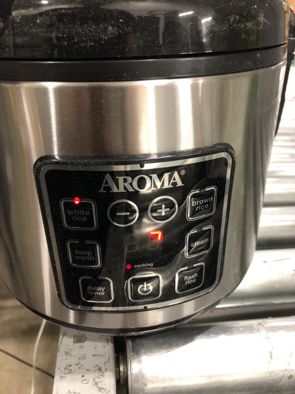 Photo 2 of ***tested/ turns on*** Aroma Housewares ARC-914SBD Digital Cool-Touch Rice Grain Cooker and Food Steamer, Stainless, Silver, 4-Cup (Uncooked) / 8-Cup (Cooked) Basic