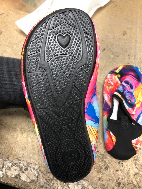 Photo 1 of Aqua Socks Gender-Neutral Water Shoes Size 8 
