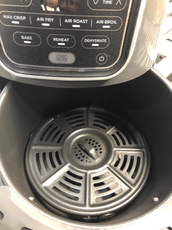 Photo 4 of ***Powers On***Ninja 5.5 qt. Grey XL Air Fryer Max (AF161)