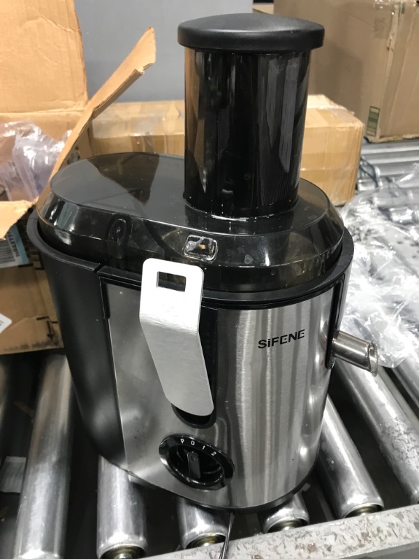 Photo 2 of ***TESTED/ TURNS ON** Juicer Machine, SIFENE 3" Wide Mouth 500W Centrifugal Juicer for Vegetable and Fruit, Juice Extractor, Juice Maker Machines with 3-Speed Setting, Easy to Clean
