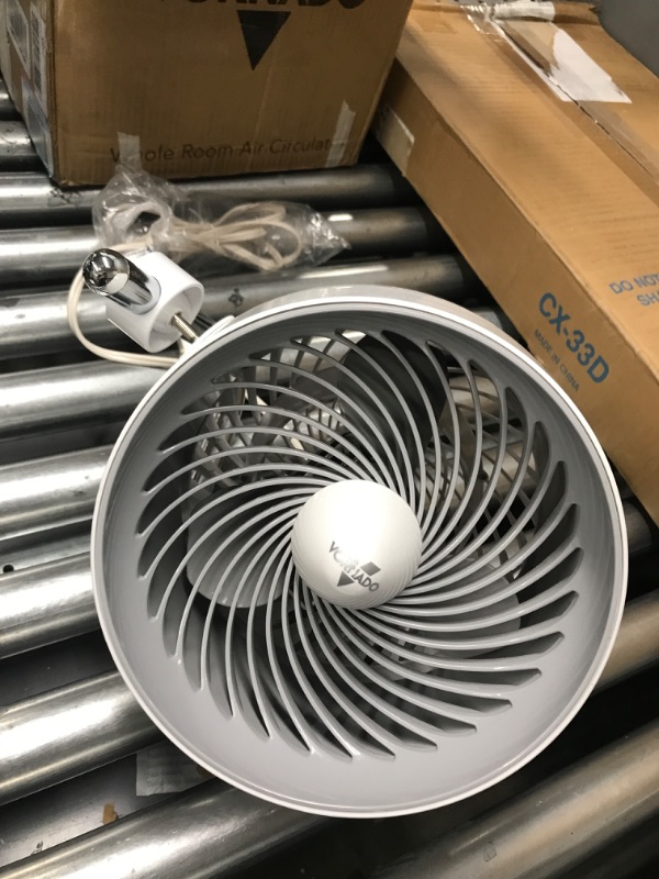 Photo 2 of ***DOES NOT WORK// PARTS ONLY*** Vornado Pivot Personal Air Circulator Fan, White
