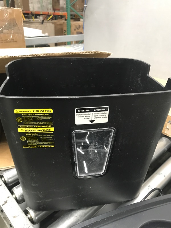Photo 1 of **TESTED/ TURNS ON*Amazon Basics 12-Sheet Cross-Cut Paper and Credit Card Home Office Shredder4