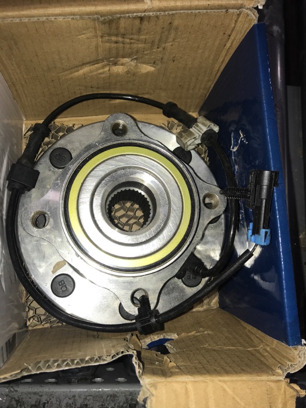 Photo 2 of Detroit Axle - 4WD 8 Lugs Front Wheel Hub and Bearing Replacement for Chevy GMC Silverado Sierra 1500 HD Suburban Yukon XL Avalanche 2500 3500 Hummer H2