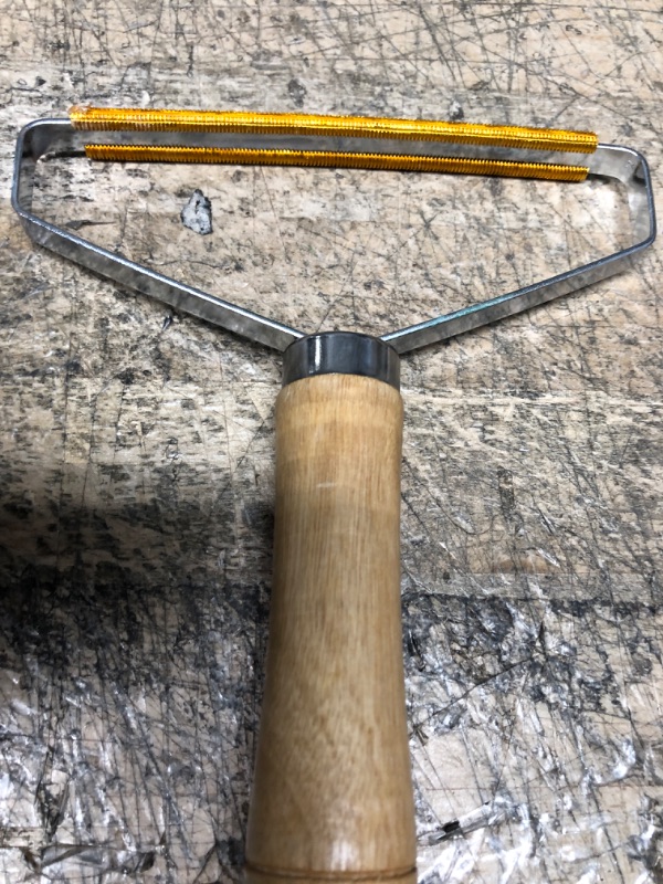 Photo 3 of Portable Lint Remover, Clothes Fuzz Shaver - Reusable Double Sided Lint Remover Travel Brush for Removing Lint Pet Hair Dust in Clothes and Furniture (2 Pack)      4 PACK
