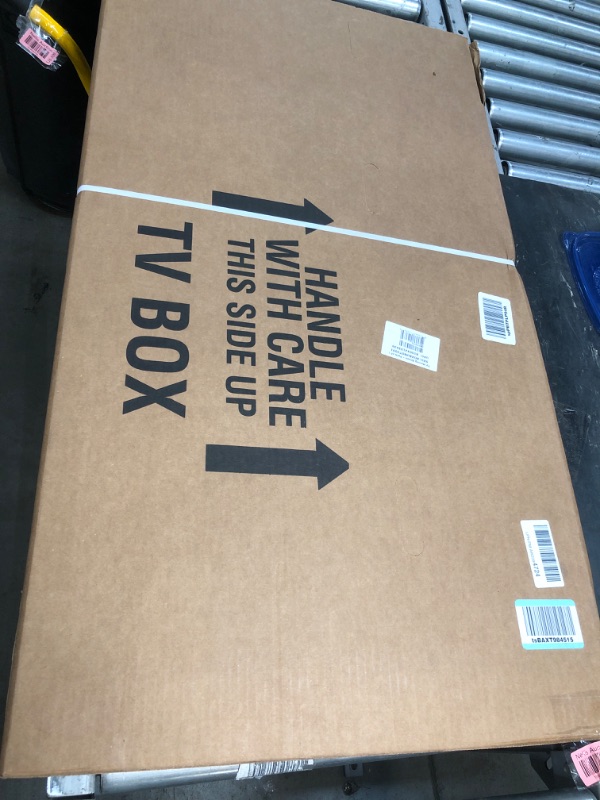 Photo 2 of uBoxes TV Moving Box Fits Up To 70" Adjustable Box TV Moving Box - 1 Pack