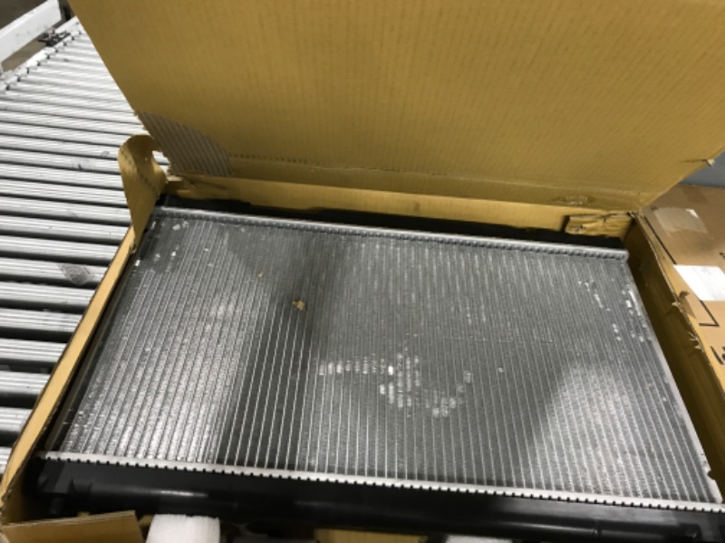 Photo 2 of (*MAJOR DAMAGE*)Denso 221-0506 Radiator