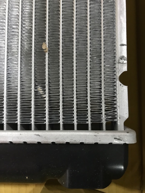 Photo 7 of (*MAJOR DAMAGE*)Denso 221-0506 Radiator