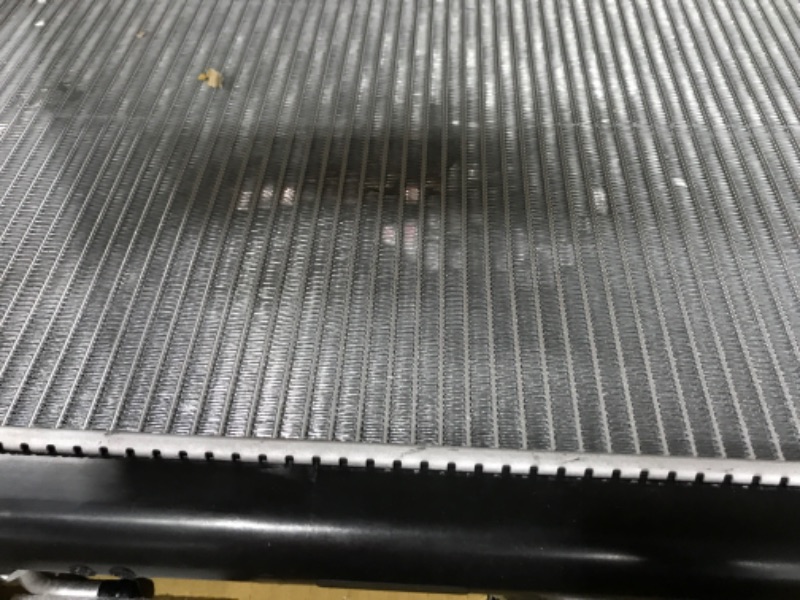 Photo 5 of (*MAJOR DAMAGE*)Denso 221-0506 Radiator