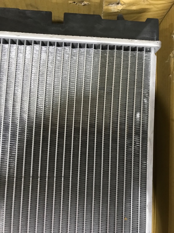 Photo 3 of (*MAJOR DAMAGE*)Denso 221-0506 Radiator