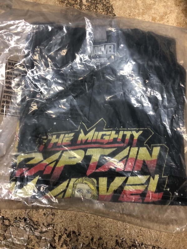 Photo 2 of **USED**  Marvel Girl's Mighty Cap M T-Shirt X-Large Black