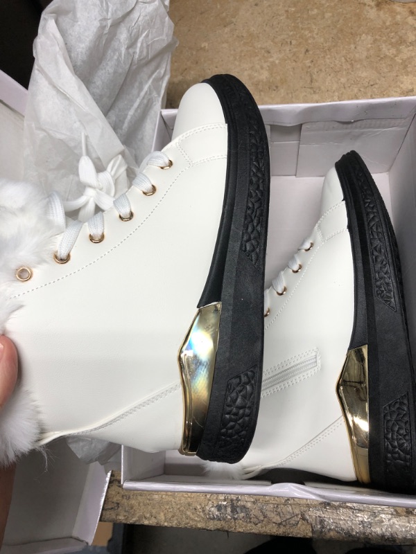 Photo 1 of **NEW**  HEAWISH Winter Snow Boots for Women Ankle Boots With Side Zipper Womens Booties Fur Lined Winter Shoes Size 9- White