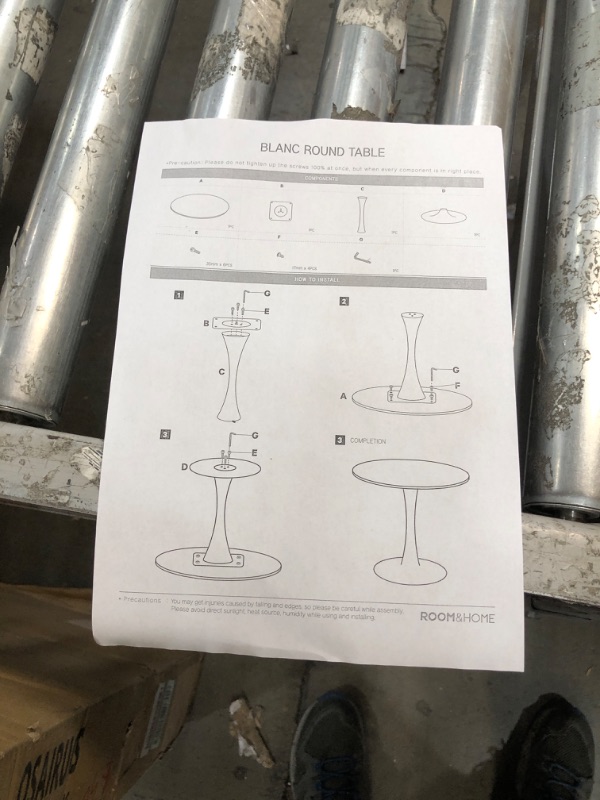 Photo 3 of **NEW**   Roomnhome Self-Assembly ?31.5'' Round Table, Sturdy décor Table with a Combination of Iron Frame and 0.7'' Thickness MDF top Round Table 31.5 Round White