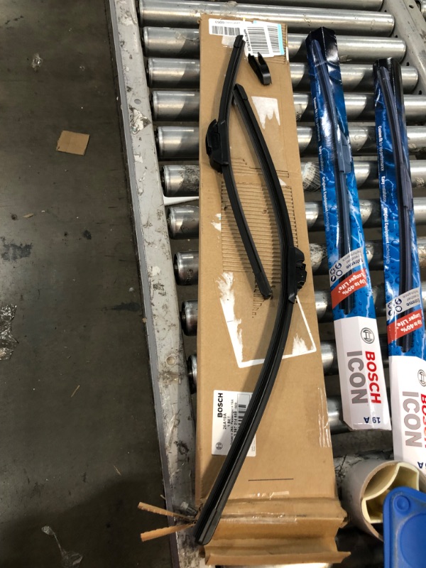 Photo 1 of Bosch ICON Wiper Blades 26A19A (Set of 2) Fits Acura: 18-13 ILX, Chrysler: 17-15 0, Honda: 12-18 Accord, Toyota: 15-10 Toyota Prius +More, Up to 40% Longer Life, Frustration Free Packaging 26A and 19A Frustration Free Combo Wiper Blades