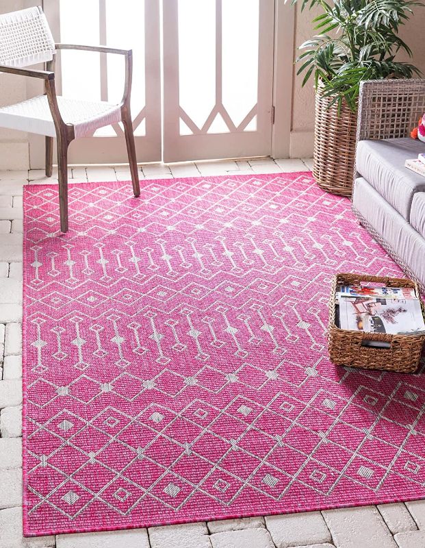 Photo 1 of Unique Loom Trellis Collection Area Rug Geometric Flatweave Design, Tribal Inspired for Indoor/Outdoor Décor, 5 ft x 8 ft, Pink/Gray