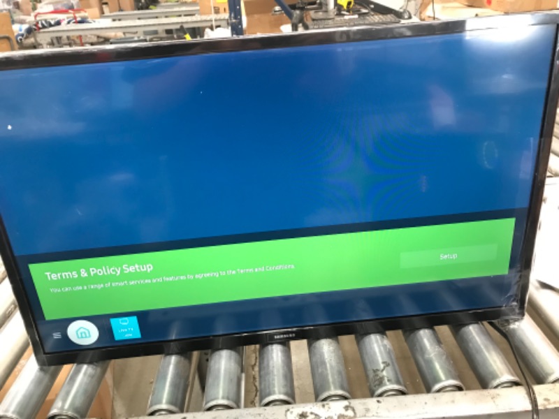 Photo 4 of SAMSUNG 32-inch Class LED Smart FHD TV 1080P (UN32N5300AFXZA, 2018 Model)