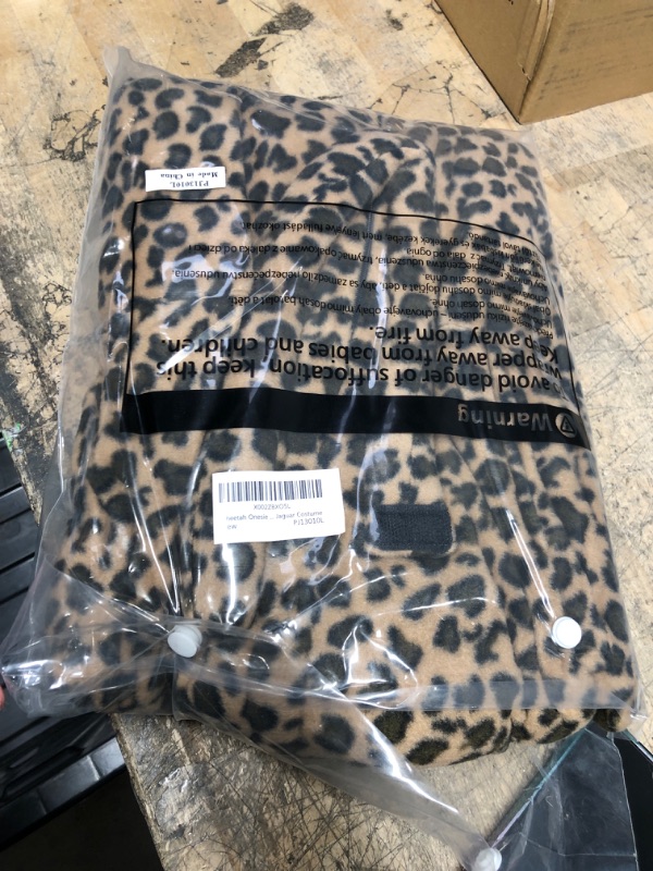 Photo 2 of *** SIZE LARGE ** Cheetah Onesie Pajamas for Adult Men Women Cosplay Leopard Jaguar Costume