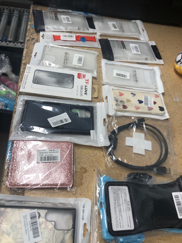 Photo 1 of miscellaneous bundle of assorted electronical goods