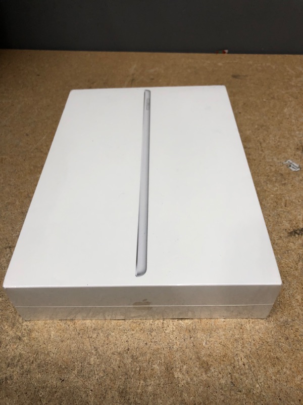 Photo 2 of Apple 2021 10.2-inch iPad (Wi-Fi, 256GB) - Silver (9th Generation)