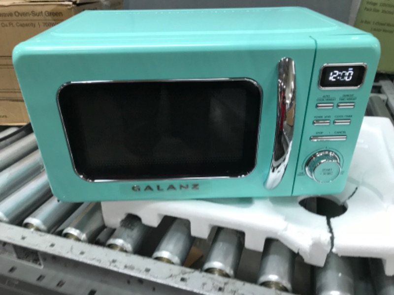 Photo 2 of Galanz GLCMKA07GNR-07 Retro Microwave Oven, LED Lighting, Pull Handle Design, Child Lock, Surf Green, 0.7 cu ft
