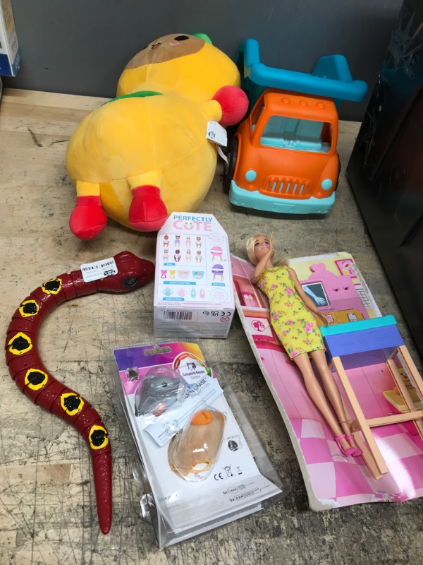 Photo 1 of Bundle of assorted toys (6 items)