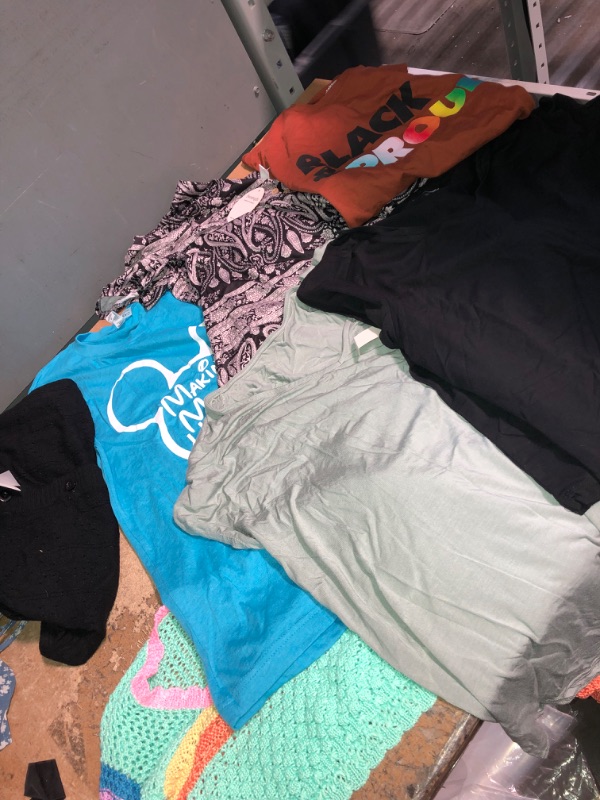 Photo 1 of BUNDLE OF ASSORTED SHIRTS (7 ITEMS) (XS,XL, M) 