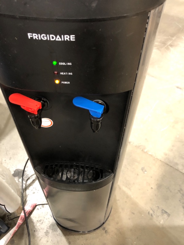 Photo 4 of **** POWERS ON - NOT ABLE  TO FULLY TEST *** Frigidaire EFWC519 Stainless Steel Water Cooler/Dispenser, standard, Stainless Stainless TOP-LOAD Cooler