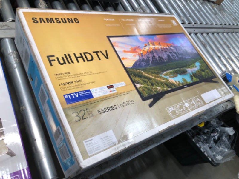 Photo 6 of SAMSUNG 32-inch Class LED Smart FHD TV 1080P (UN32N5300AFXZA, 2018 Model) (REMOTE, LEGS & BATTERIES INCLUDED) 