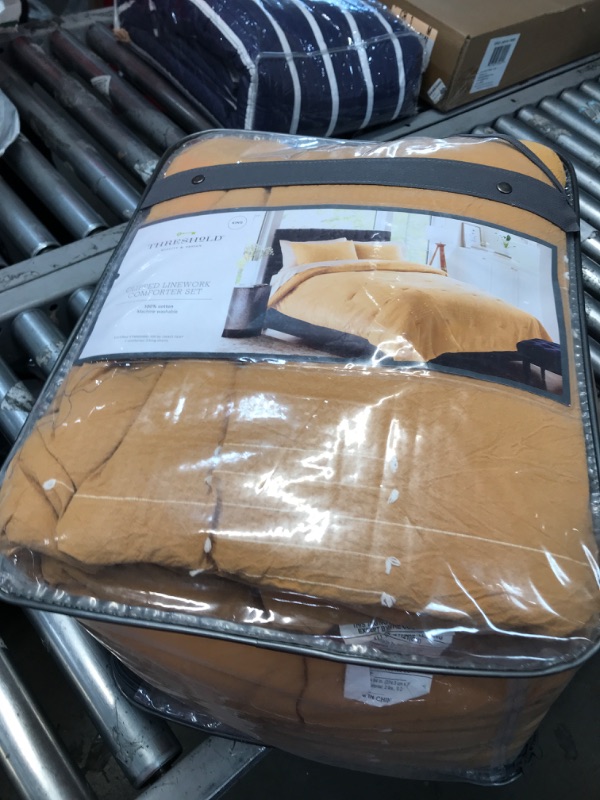 Photo 1 of **USED/SLIGHT DAMAGE TO CARRY CASE**   Clipped Linework Comforter & Sham Set - Threshold™