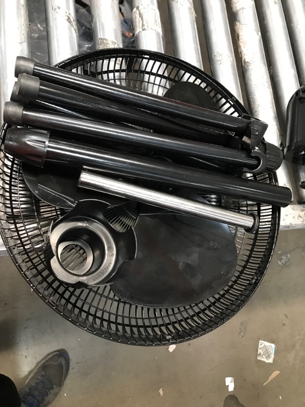 Photo 1 of **USED**  Comfort Zone 16&#34; Oscillating Stand Fan with Remote Black