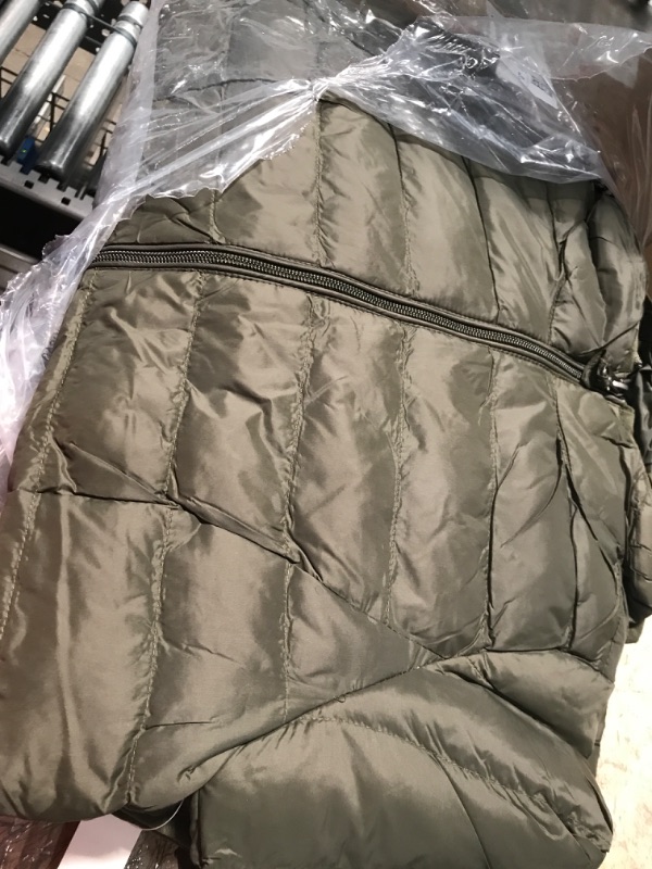 Photo 2 of Amazon Essentials woman's Lightweight Water-Resistant Packable Hooded Puffer Coat-xs
