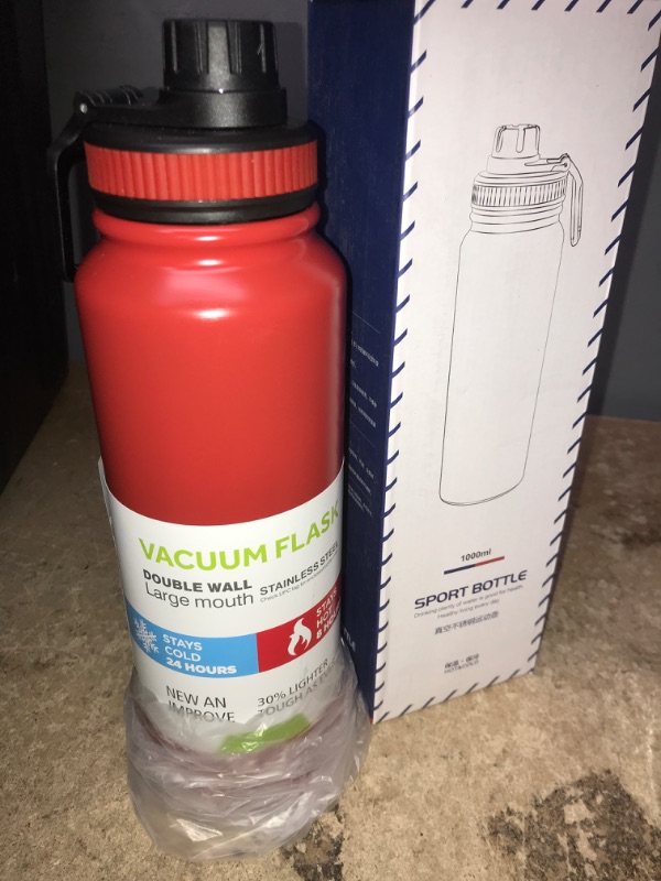 Photo 2 of 32 oz stainless steel vacuum seal water bottle (Red)