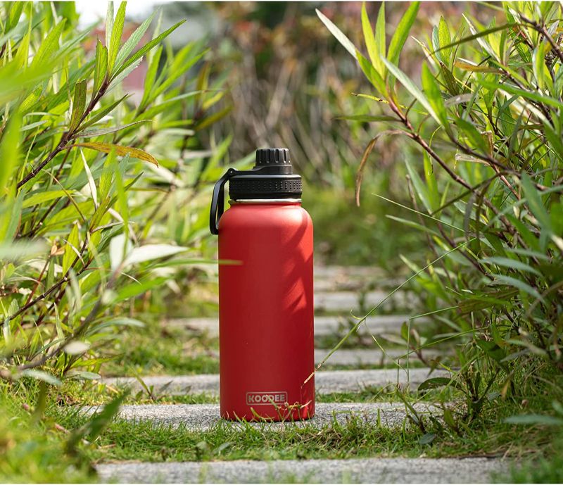 Photo 1 of 32 oz stainless steel vacuum seal water bottle (Red)