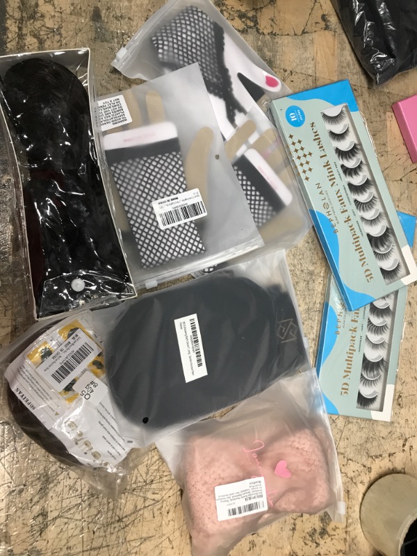 Photo 1 of BUNDEL OF WOMENS BEAUTY ITEMS