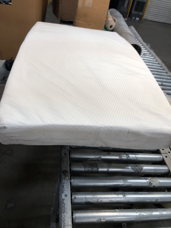 Photo 3 of 4 in. 4X2 FOAM MATTRESS

***DIRTY, USED***