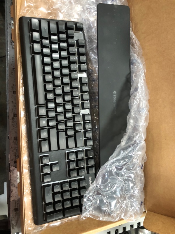Photo 1 of SteelSeries Apex 3 RGB Gaming Keyboard