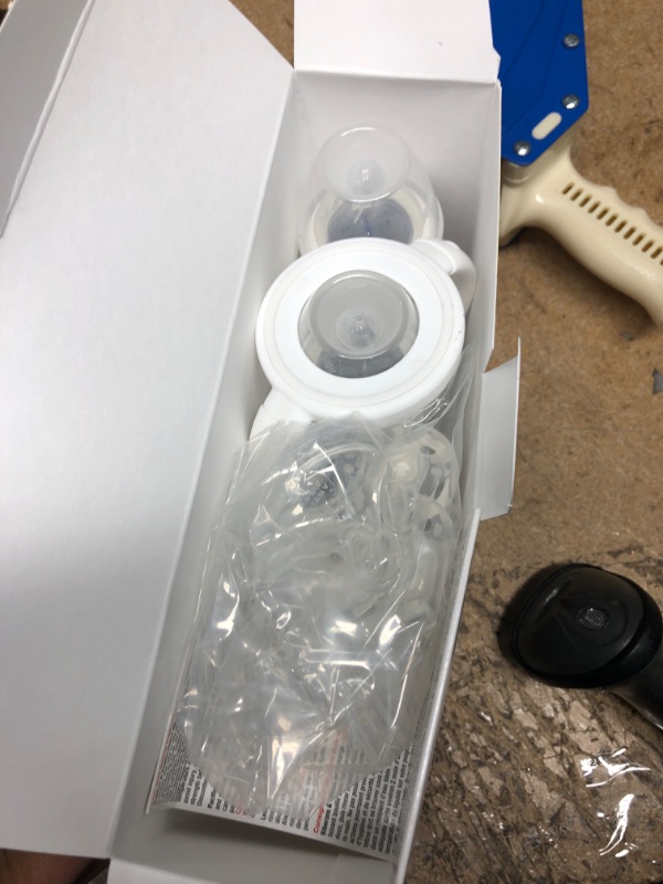 Photo 2 of (MINOR DAMAGE )Nuk Smooth Flow Anti-Colic Bottle Newborn Gift Set