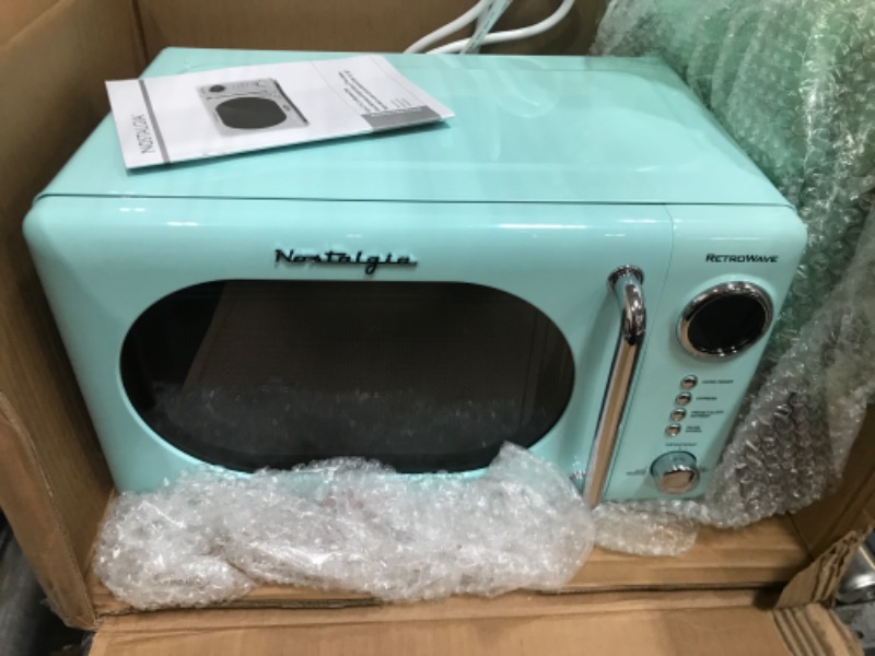 Photo 2 of *FOR PARTS* Nostalgia Retro Compact Countertop Microwave Oven, 0.7 Cu. Ft. 700-Watts 