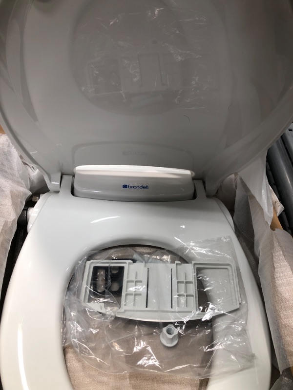 Photo 1 of Moen EB500-R 2-Series Standard Non-Electronic Bidet Seat for Round Toilets, White Round White