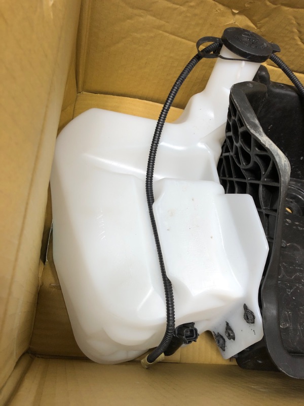 Photo 4 of **USED**
Dorman 603-862 Front Washer Fluid Reservoir Compatible with Select Ford/Lincoln Models

**USED AND DIRTY**