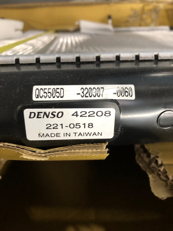 Photo 3 of Denso 221-0518 Radiator