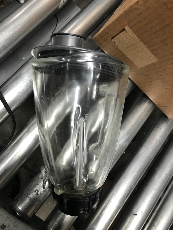 Photo 2 of ***PARTS ONLY ***

Oster BPCT02-BA0-000 6-Cup Glass Jar 2-Speed Toggle Beehive Blender, Brushed Stainless